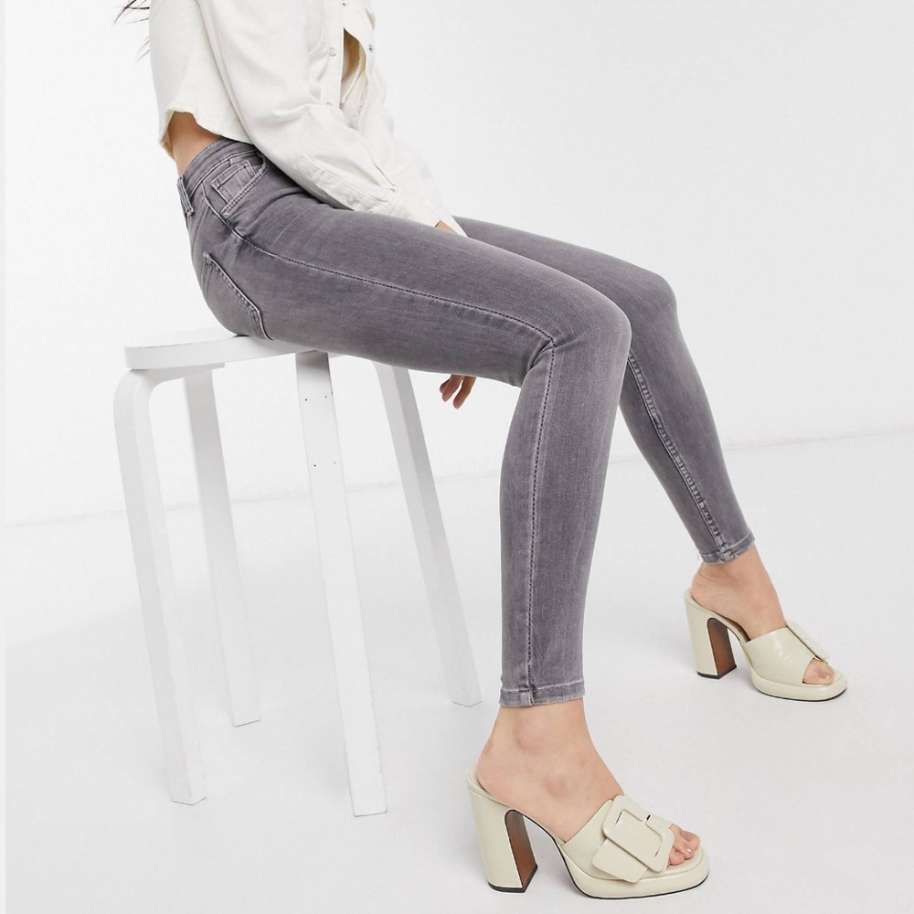 High waisted stretchy jeans in gray